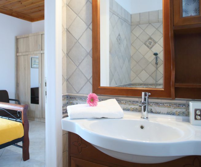 Luxury Villas in Lefkada Casa Serenata Master Bedroom's bathroom